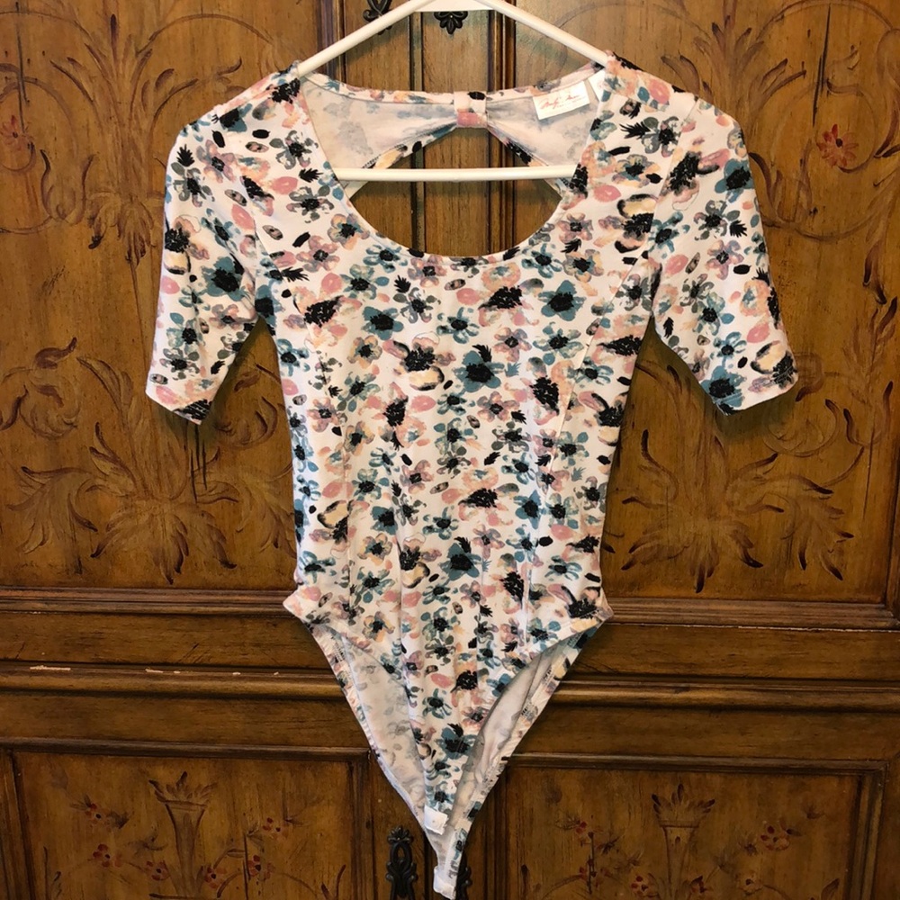 💙Floral Marilyn Monroe Bodysuit XS like new
